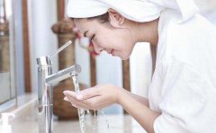 洗脸应该用冷水还是热水